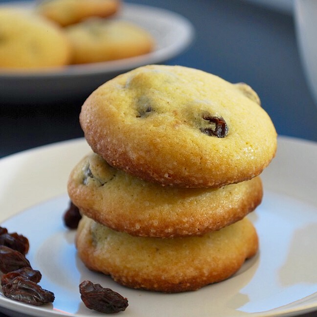 Shirini Keshmeshi (Persian Raisin Cookies)