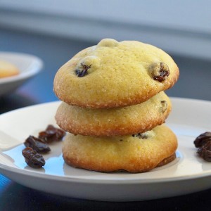 Shirini Keshmeshi (Persian Raisin Cookies)