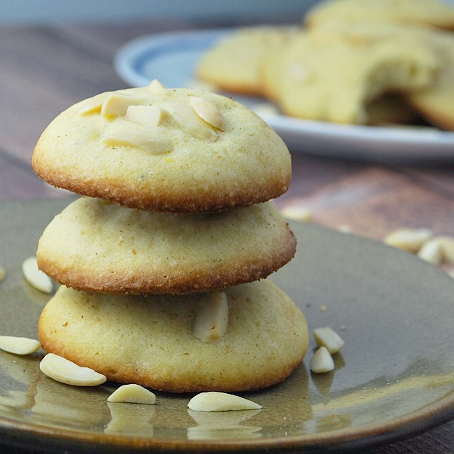 Cardamom Almond Cookies