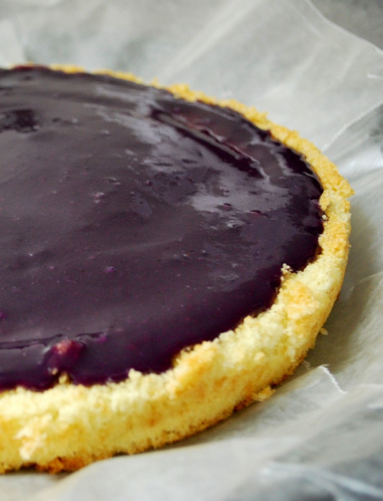 Ahu Eats: Blueberry Curd on Vanilla Cake Base