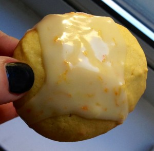 Ahu Eats: Olive Oil Saffron Cookies with Orange Glaze